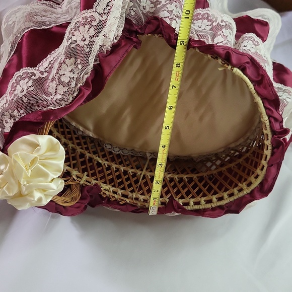 Baby Doll Basinette Crib Wicker satin lace vintage 1990s good condition 13" - Picture 13 of 15